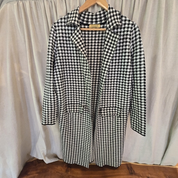 Vinizbena Sweaters - Elegant Black and White Houndstooth Cardigan